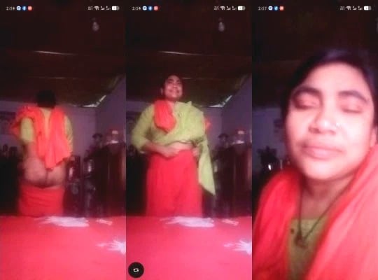 Desi Bhabhi Shows Nude Body on VC Part 1